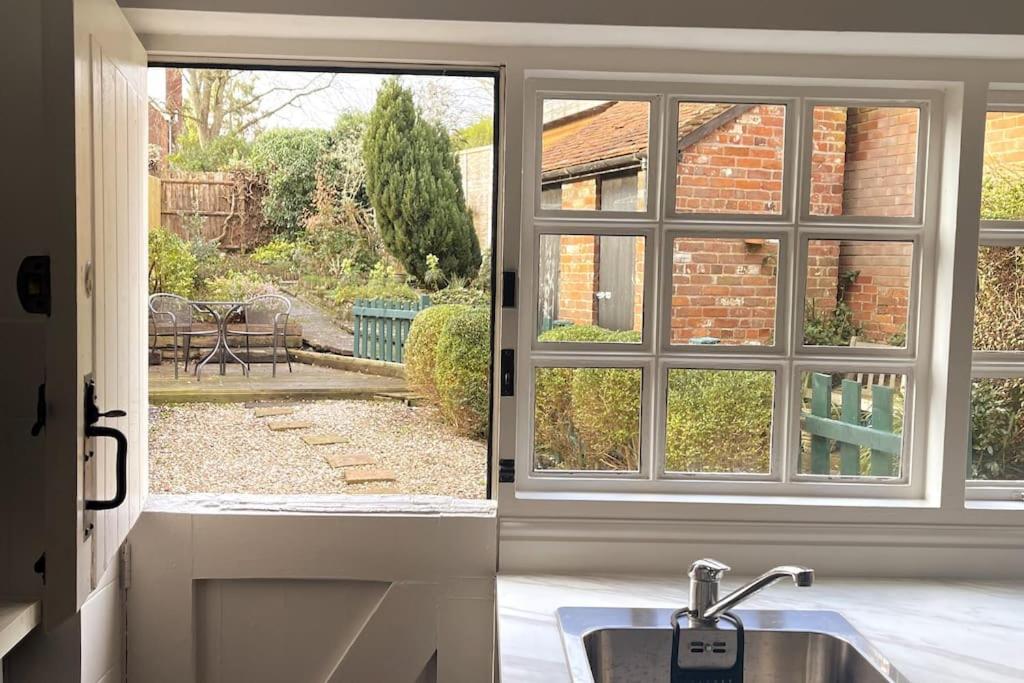 Entire Georgian Luxury Home - 3 Storey- High St Henley-In-Arden -Two Bedrooms-Sleeps 4 Exterior foto