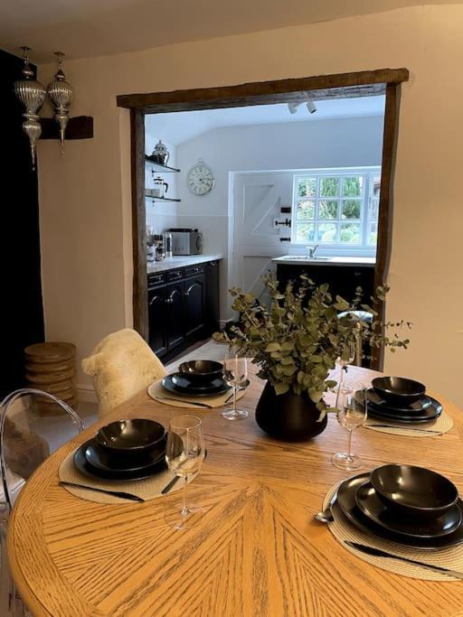 Entire Georgian Luxury Home - 3 Storey- High St Henley-In-Arden -Two Bedrooms-Sleeps 4 Exterior foto