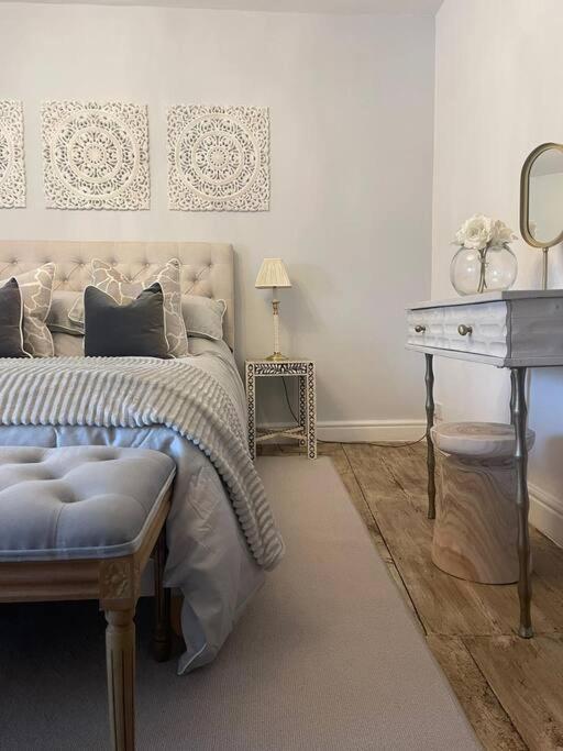 Entire Georgian Luxury Home - 3 Storey- High St Henley-In-Arden -Two Bedrooms-Sleeps 4 Exterior foto
