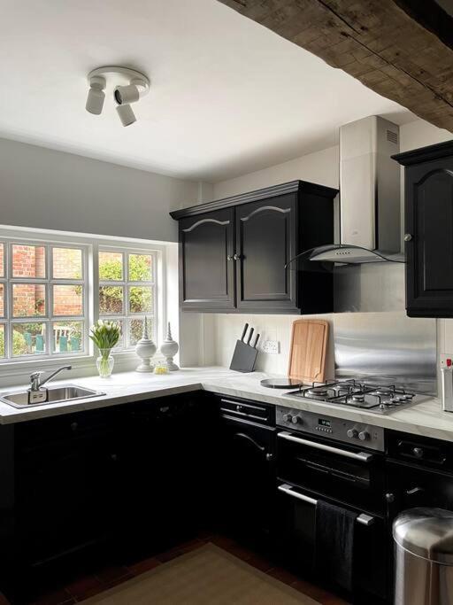 Entire Georgian Luxury Home - 3 Storey- High St Henley-In-Arden -Two Bedrooms-Sleeps 4 Exterior foto